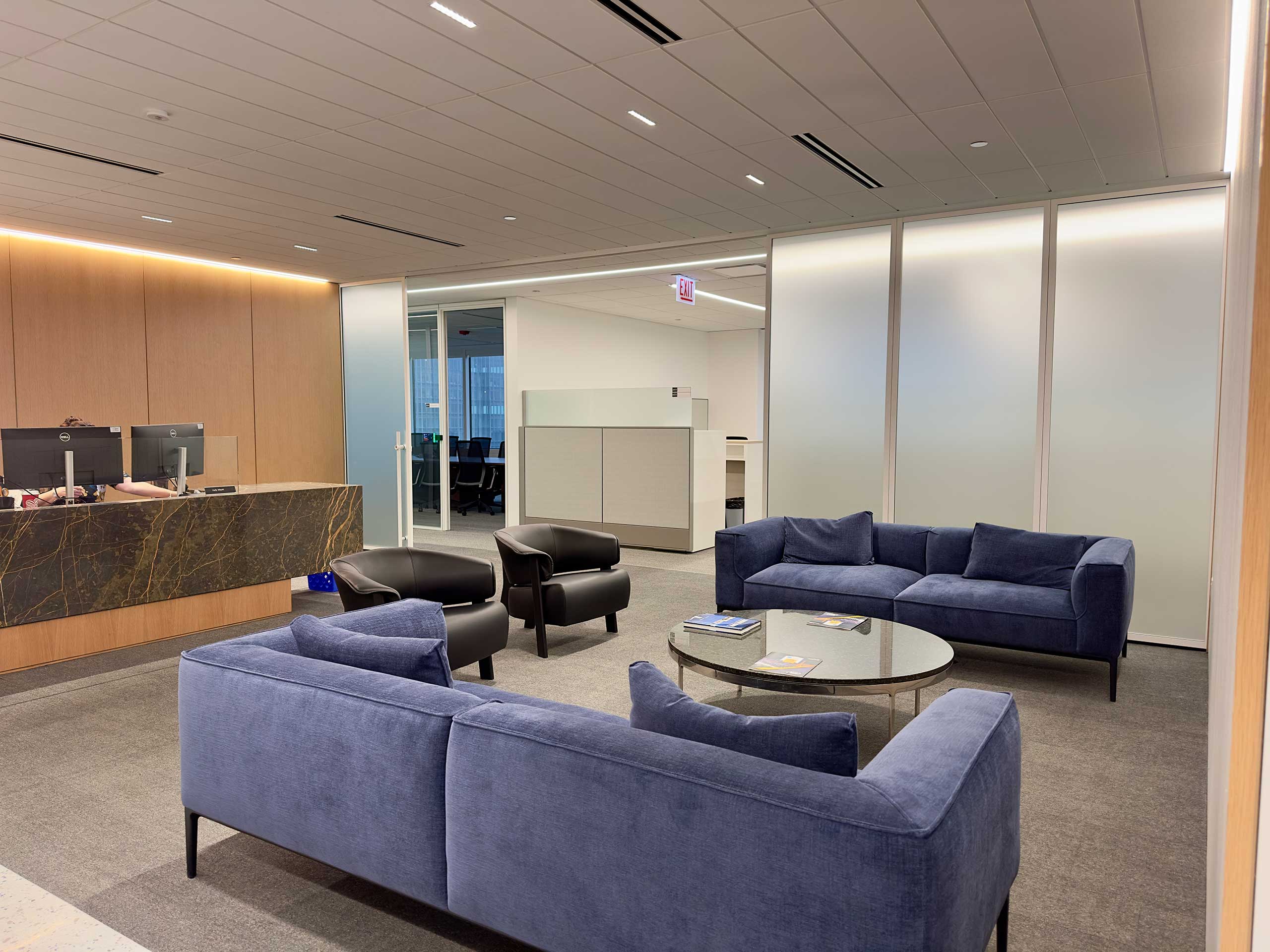 LYNX Telescopic system closed in a lounge setting